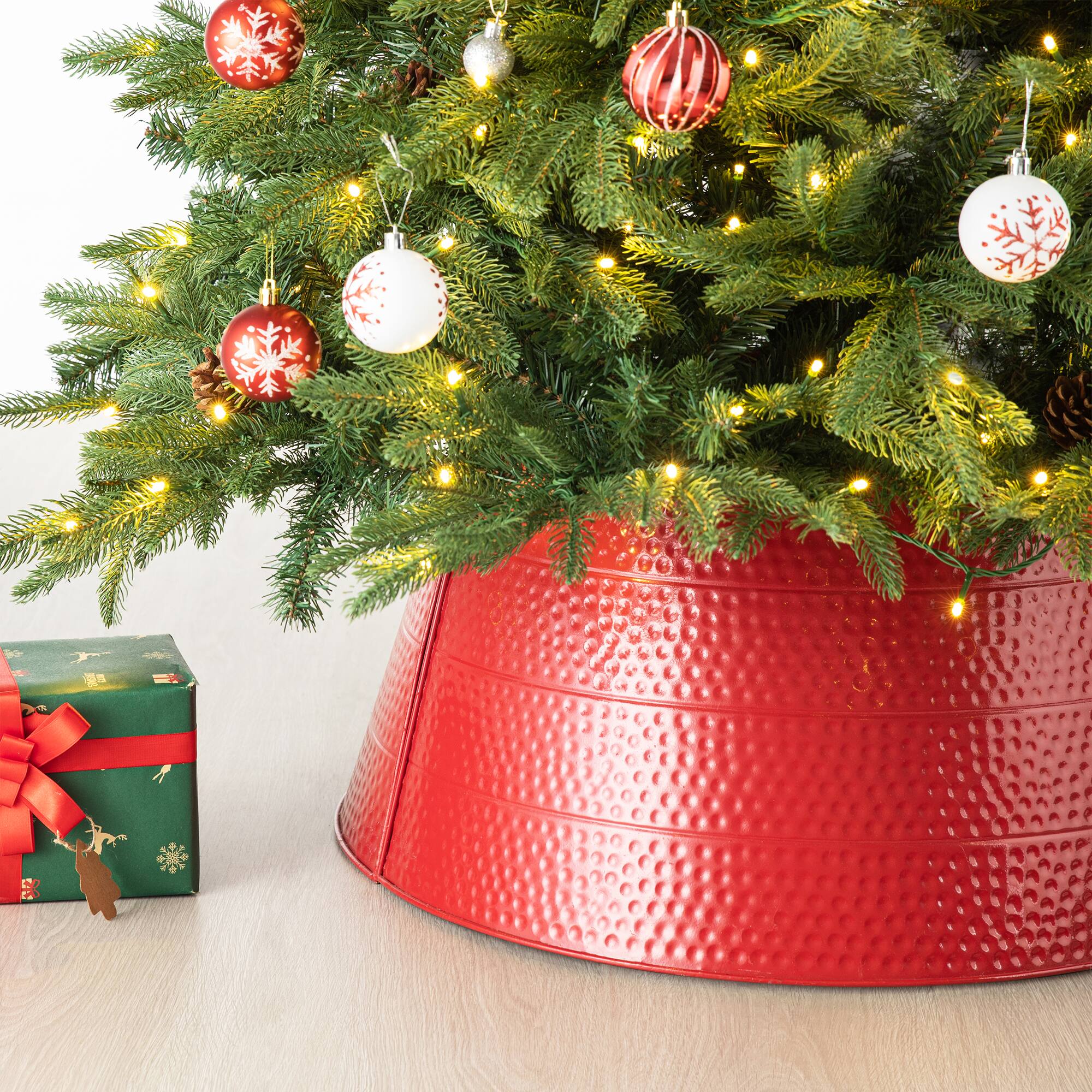 Glitzhome® 26" Red Hammered Metal Tree Collar